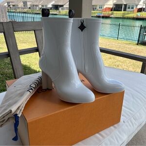 louis vuitton silhouette ankle boot